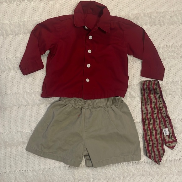 InDesign boyswear tie burgundy button down long sleeve shirt khaki shorts boy 2T - Picture 1 of 11